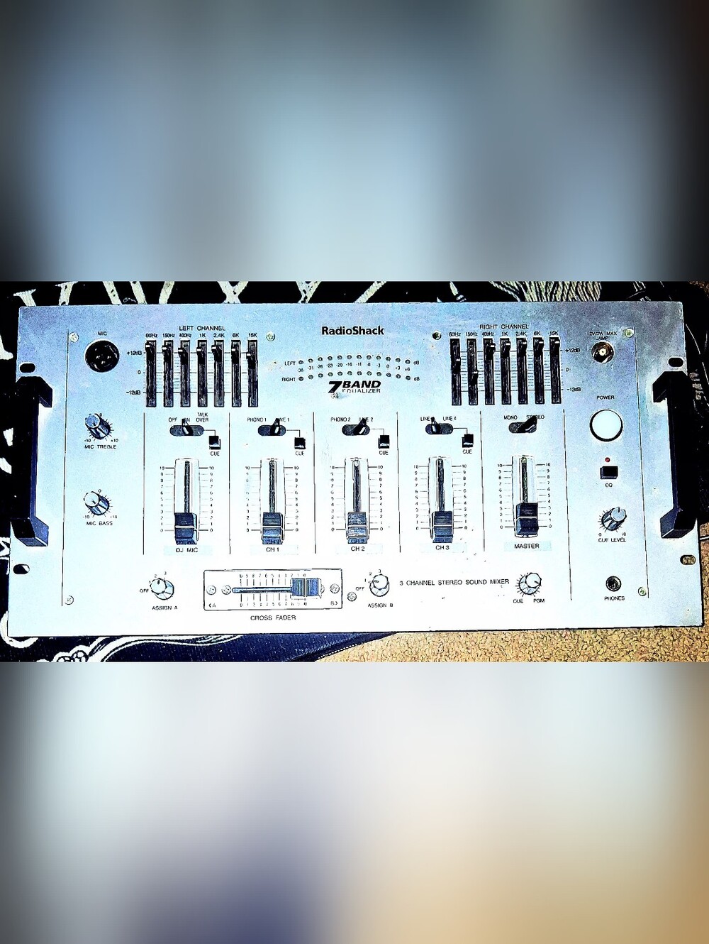 Vintage RadioShack 3-Channel Stereo DJ Mixer 7-Band Equalizer Model 32-2057